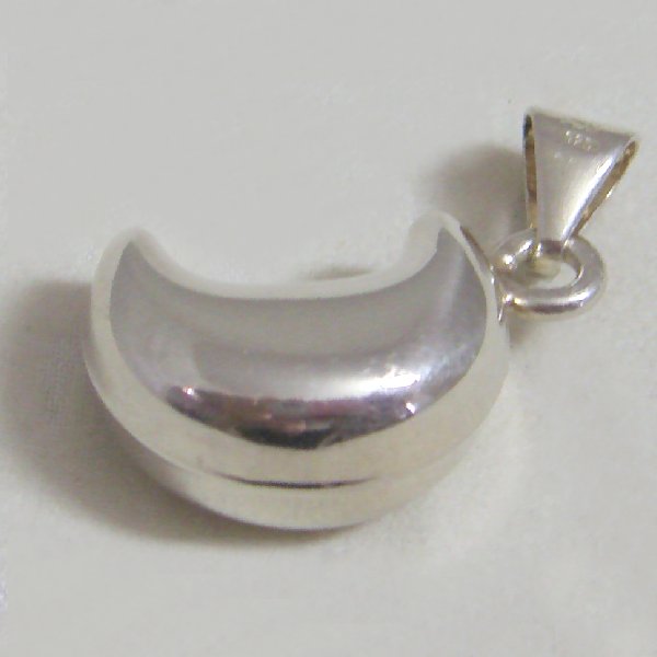 (p1257)Silver pendant motif inflated Moon.